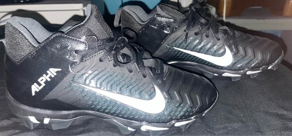 Nike Men's Alpha Menace Elite Football Cleats size 8